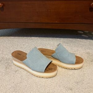 Cute Toms wedges. Incredibly comfortable and stylish.